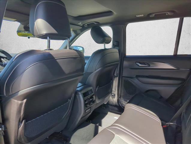 New 2025 Jeep Grand Cherokee Altitude image 14