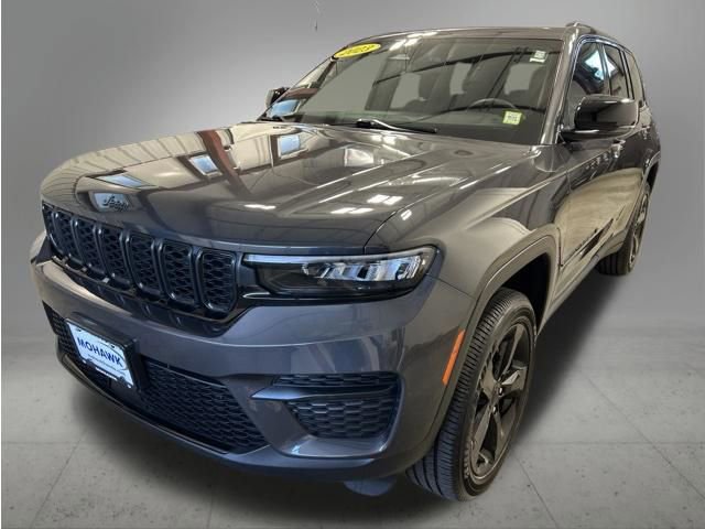 Used 2023 Jeep Grand Cherokee Altitude