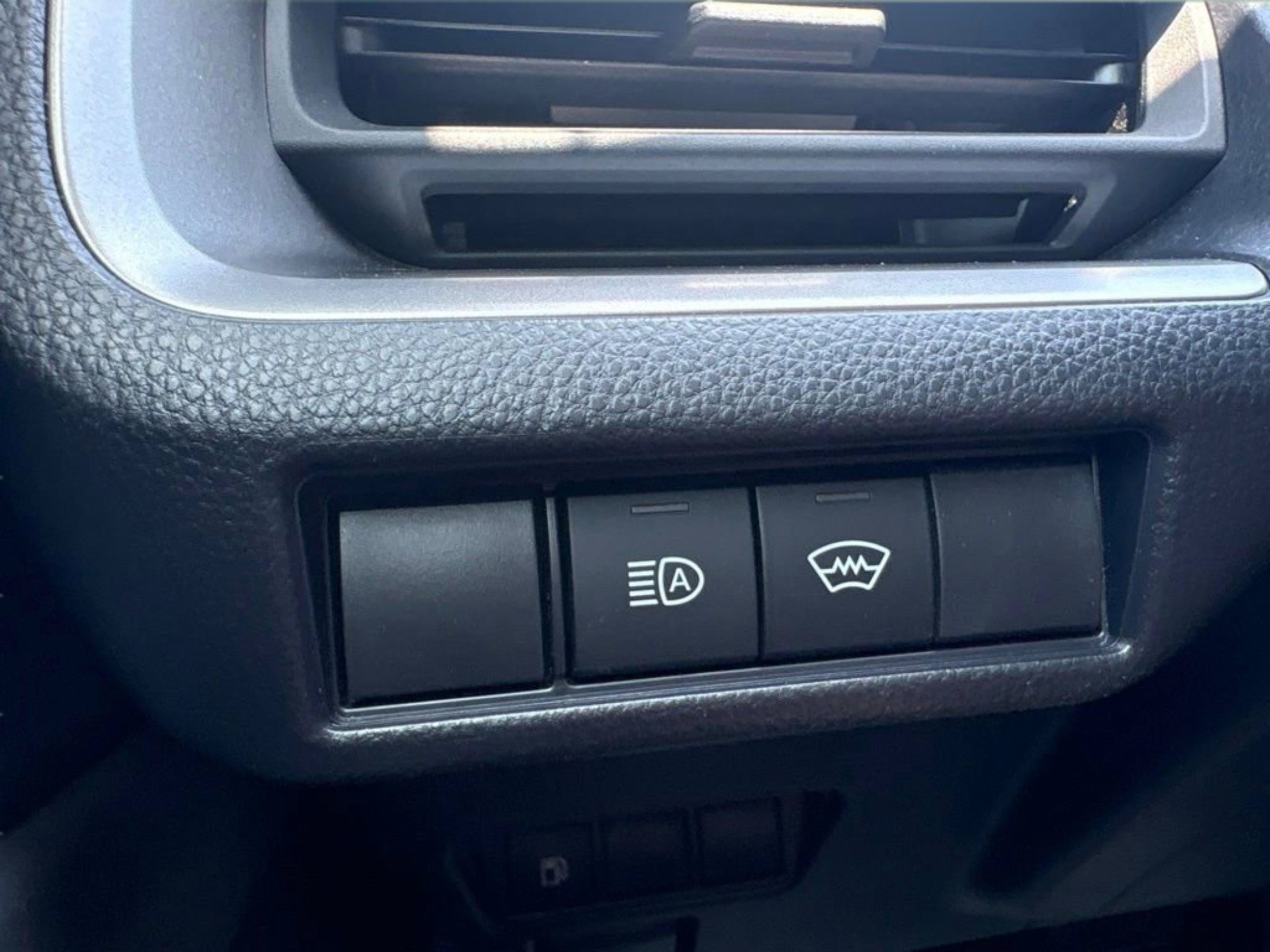 Used 2025 Toyota Prius LE FWD image 17