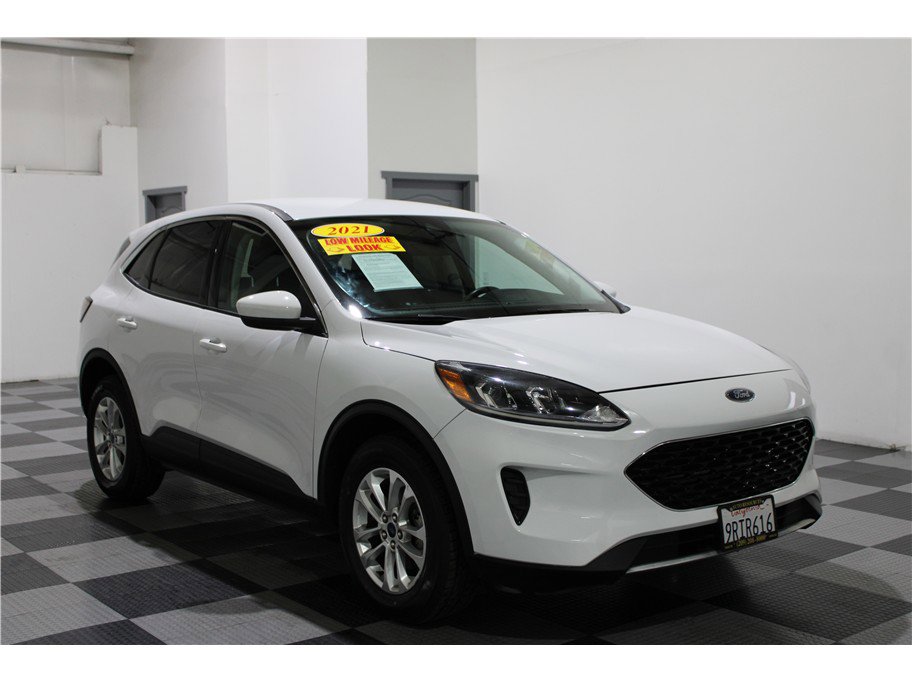 Used 2021 Ford Escape SE image 3