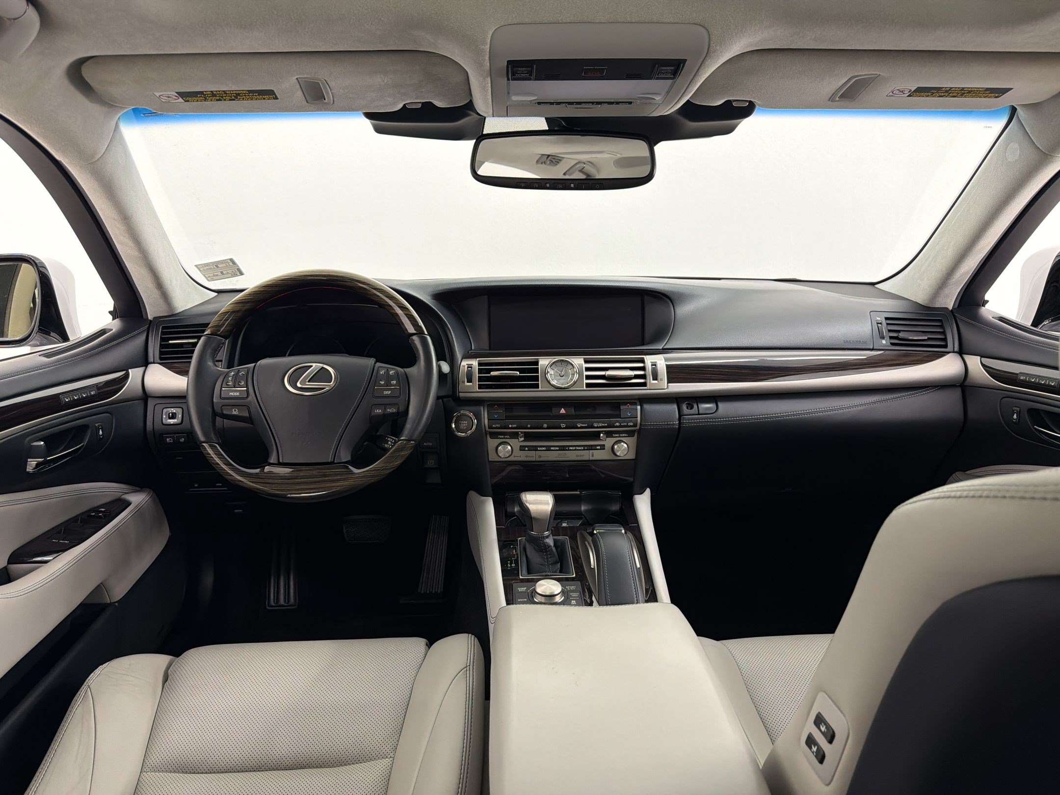 Used 2017 Lexus LS 460 L w/ Ultra Luxury Package RWD image 14
