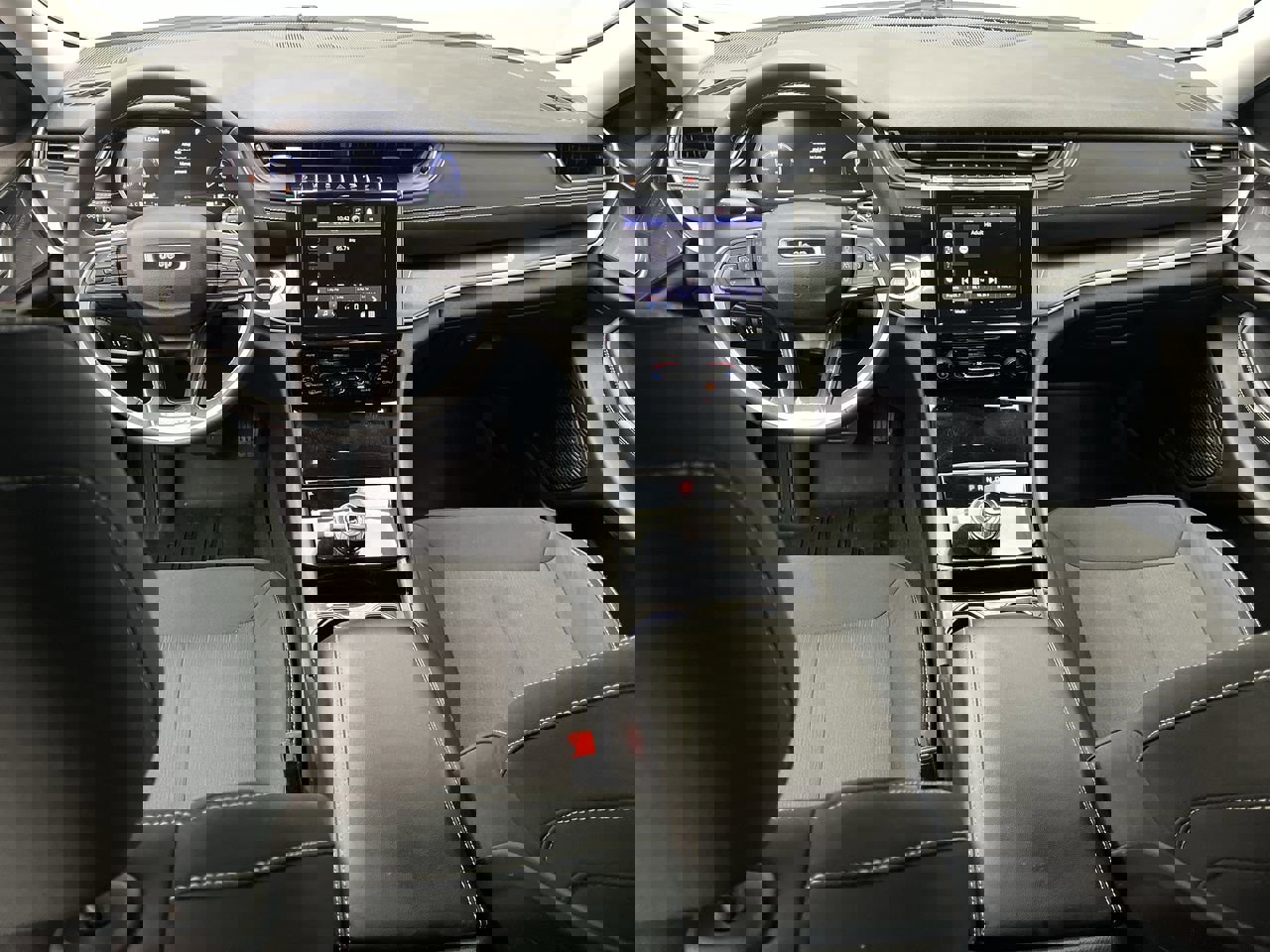 Used 2023 Jeep Grand Cherokee Laredo image 4