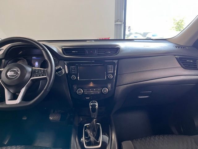 Used 2020 Nissan Rogue SV image 20