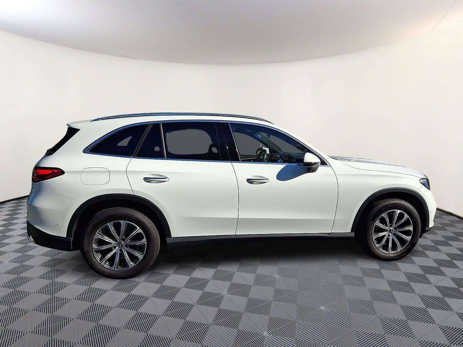 Used 2024 Mercedes-Benz GLC 300 image 7