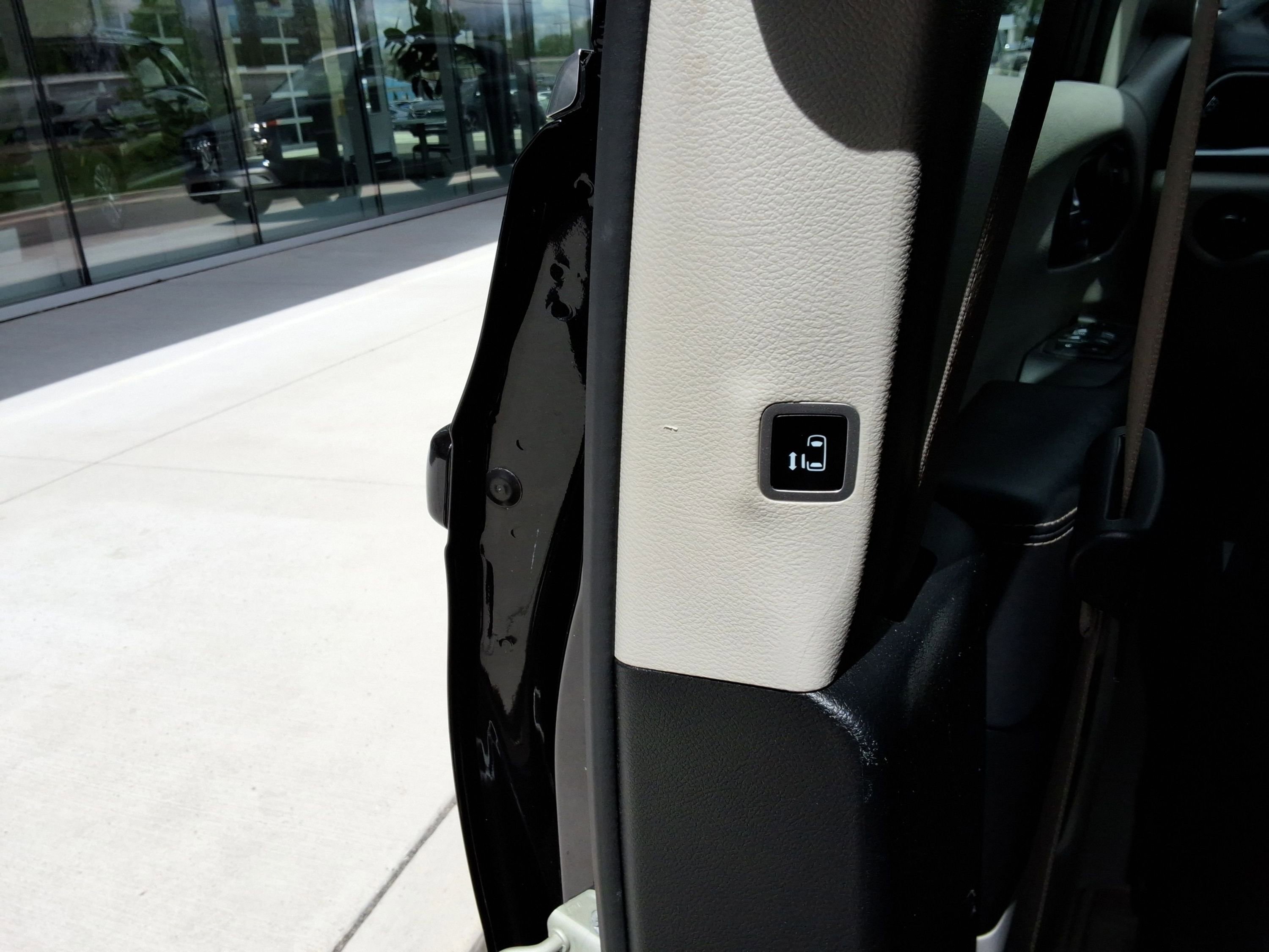 Used 2023 Chrysler Pacifica Touring-L FWD image 27