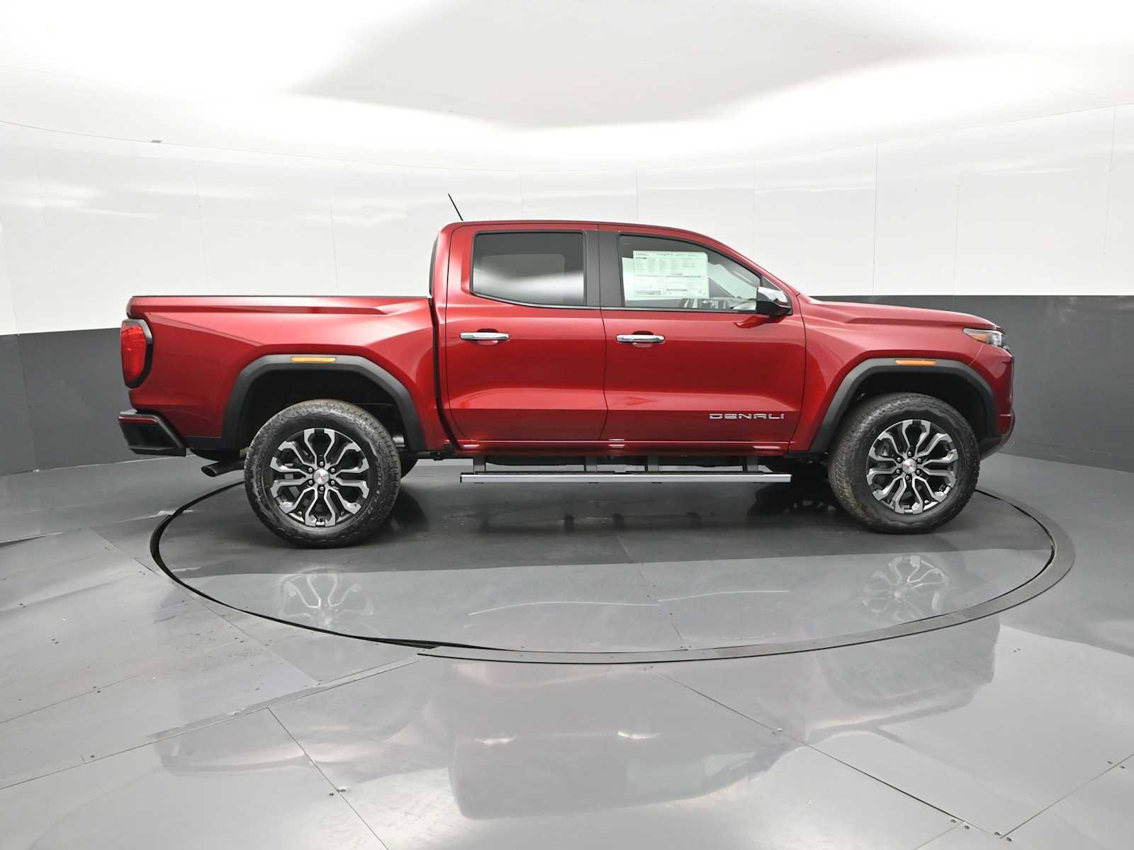 New 2026 GMC Canyon Denali image 9