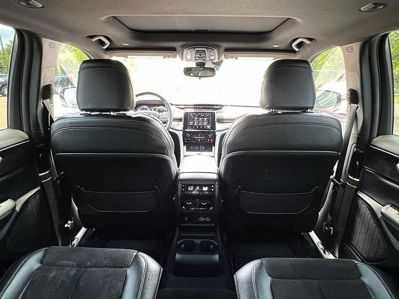Used 2024 Jeep Grand Cherokee L Altitude AWD/4WD image 45