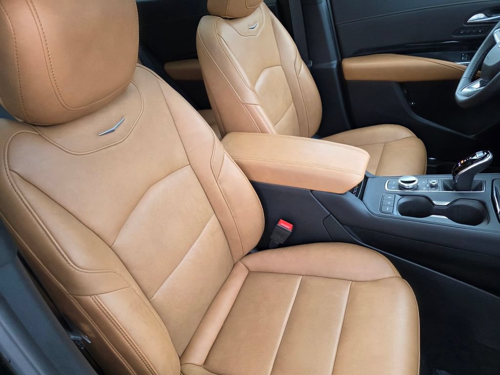Used 2025 Cadillac XT4 Premium Luxury w/ Technology Package AWD/4WD image 28