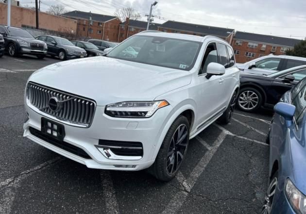 Used 2023 Volvo XC90 B6 Plus w/ Protection Package image 2