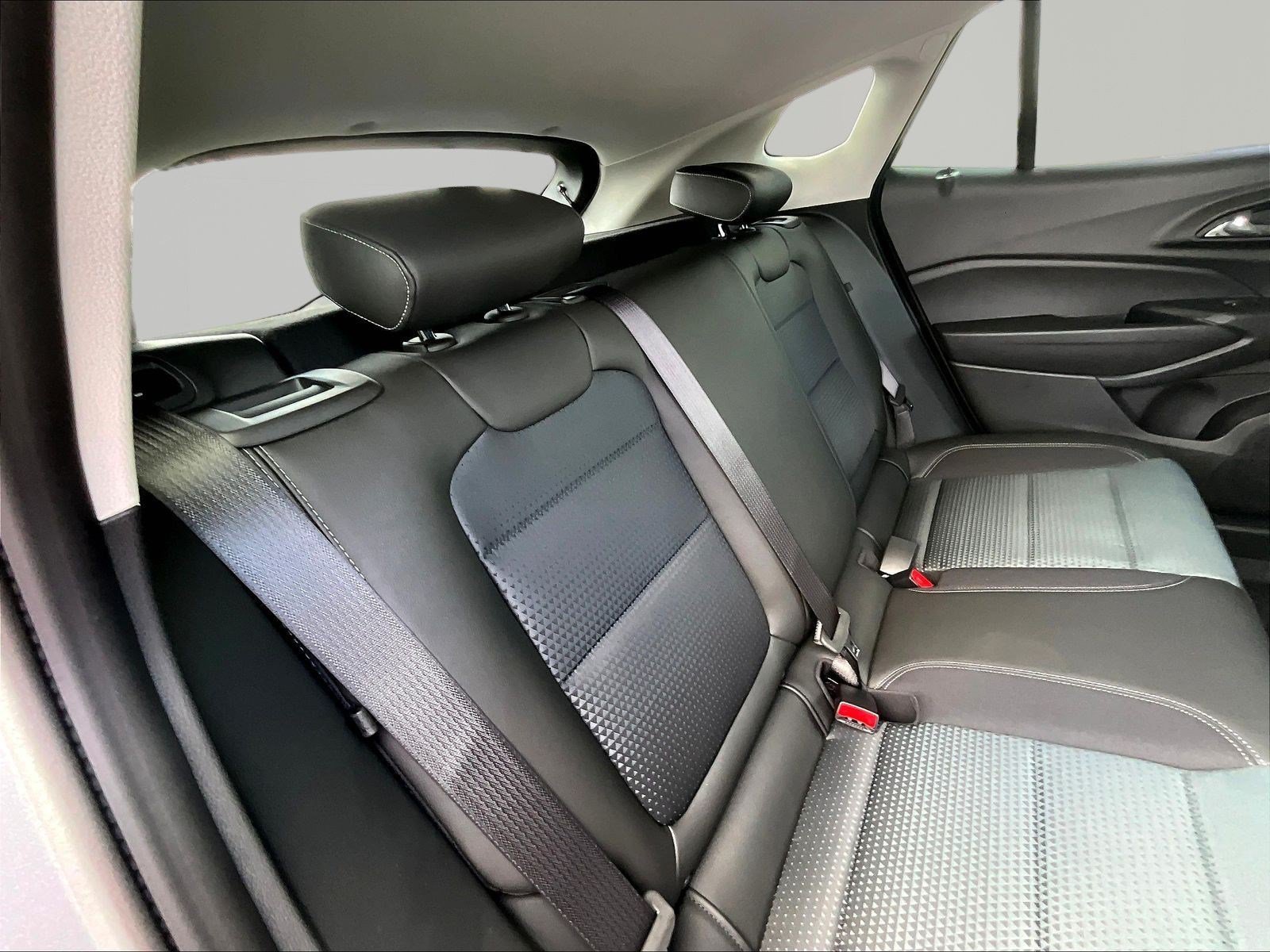 New 2026 Chevrolet Trax LT w/ Sunroof Package FWD image 20
