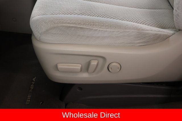 Used 2011 Toyota Sienna LE FWD image 9