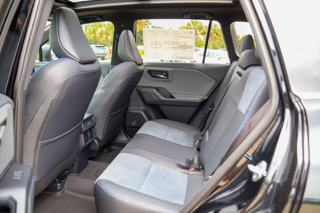 New 2026 Toyota RAV4 XSE w/ Panoramic Sun Roof Package AWD/4WD image 8