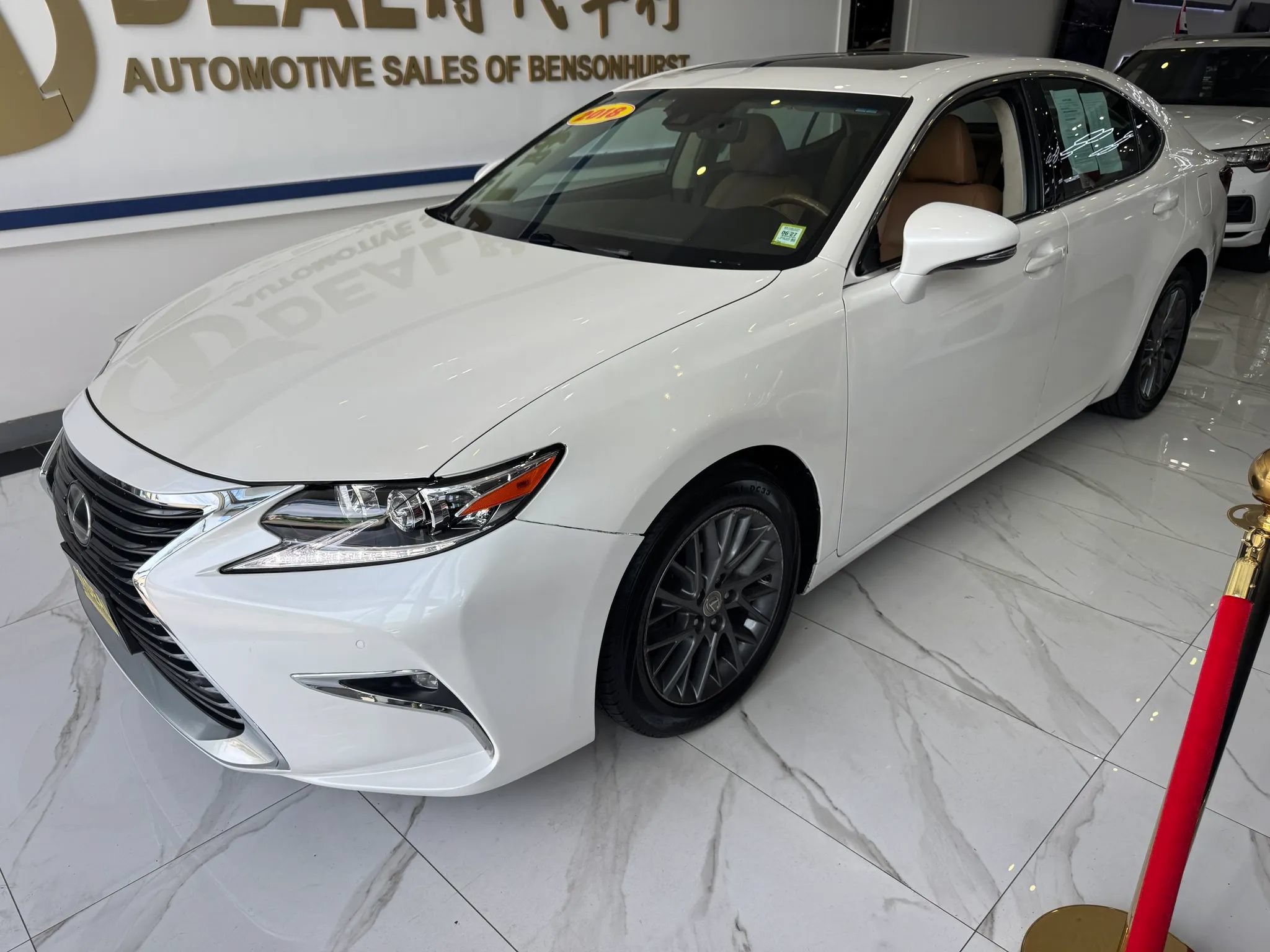 Used 2018 Lexus ES 350 w/ Premier Package FWD image 4