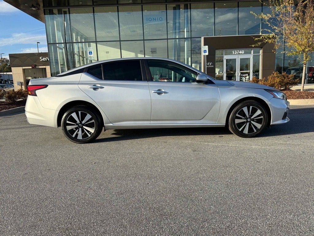 Used 2022 Nissan Altima 2.5 SV image 2