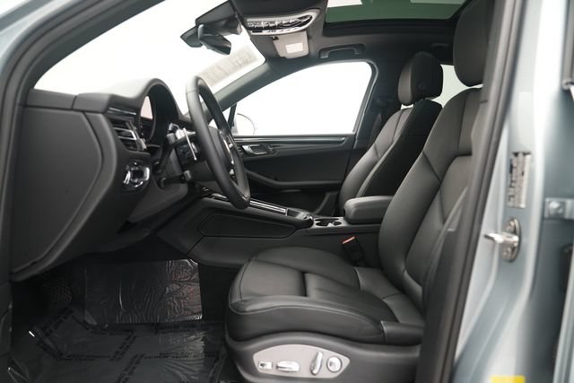 Certified 2026 Porsche Macan AWD/4WD image 12