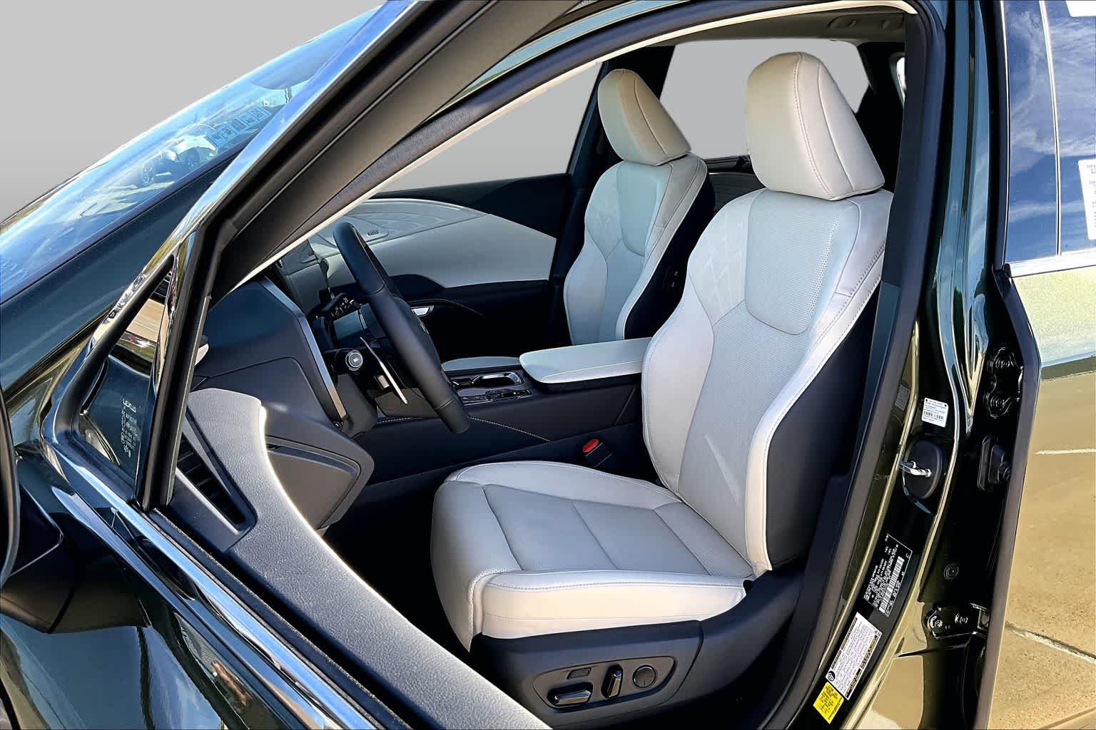 New 2026 Lexus RX 450h AWD w/ Convenience Package image 9