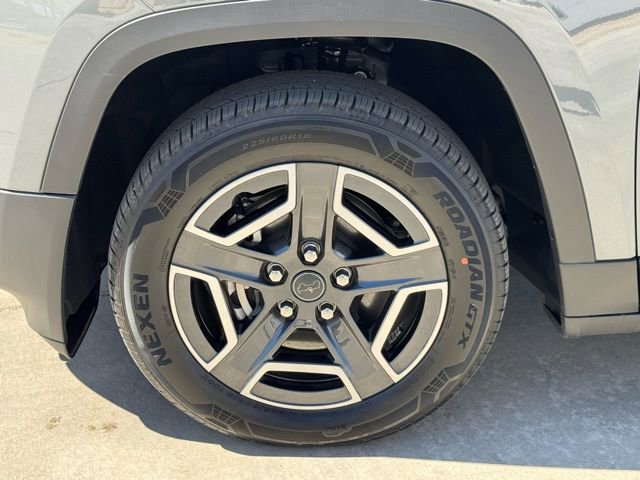 New 2026 Jeep Cherokee Laredo image 7