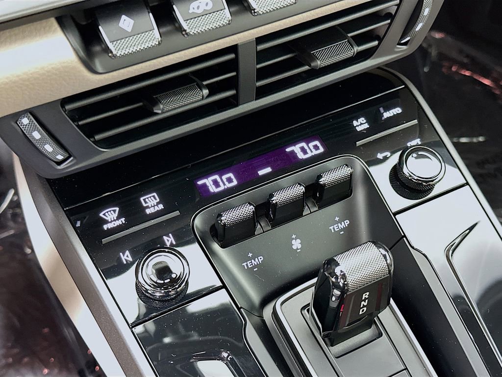 Used 2025 Porsche 911 Carrera image 17