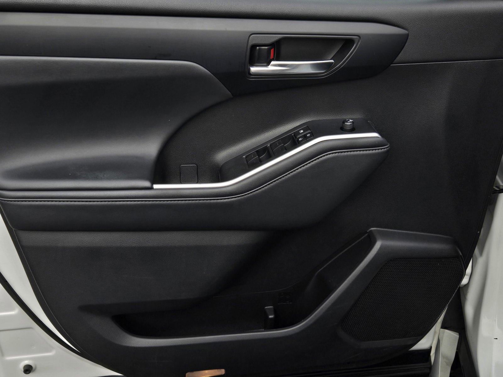 Certified 2022 Toyota Highlander XLE image 9