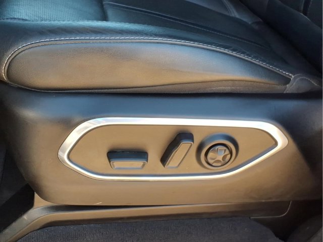 Used 2023 Jeep Wagoneer Series III w/ Preferred Equipment Group AWD/4WD image 19
