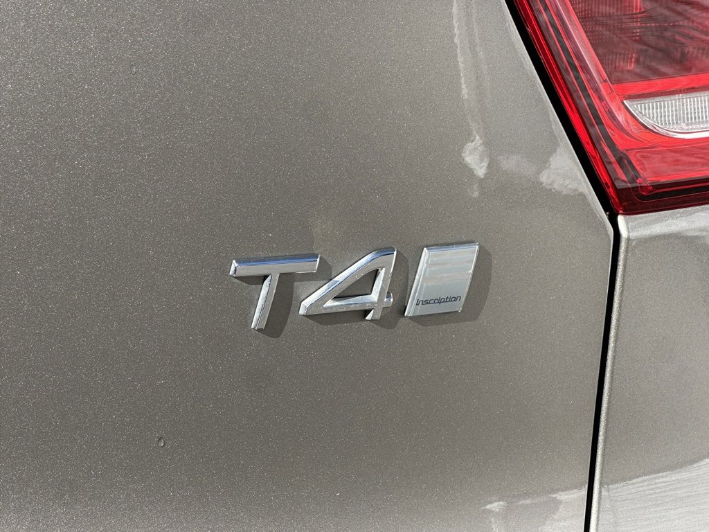 Used 2020 Volvo XC40 T4 Inscription image 6
