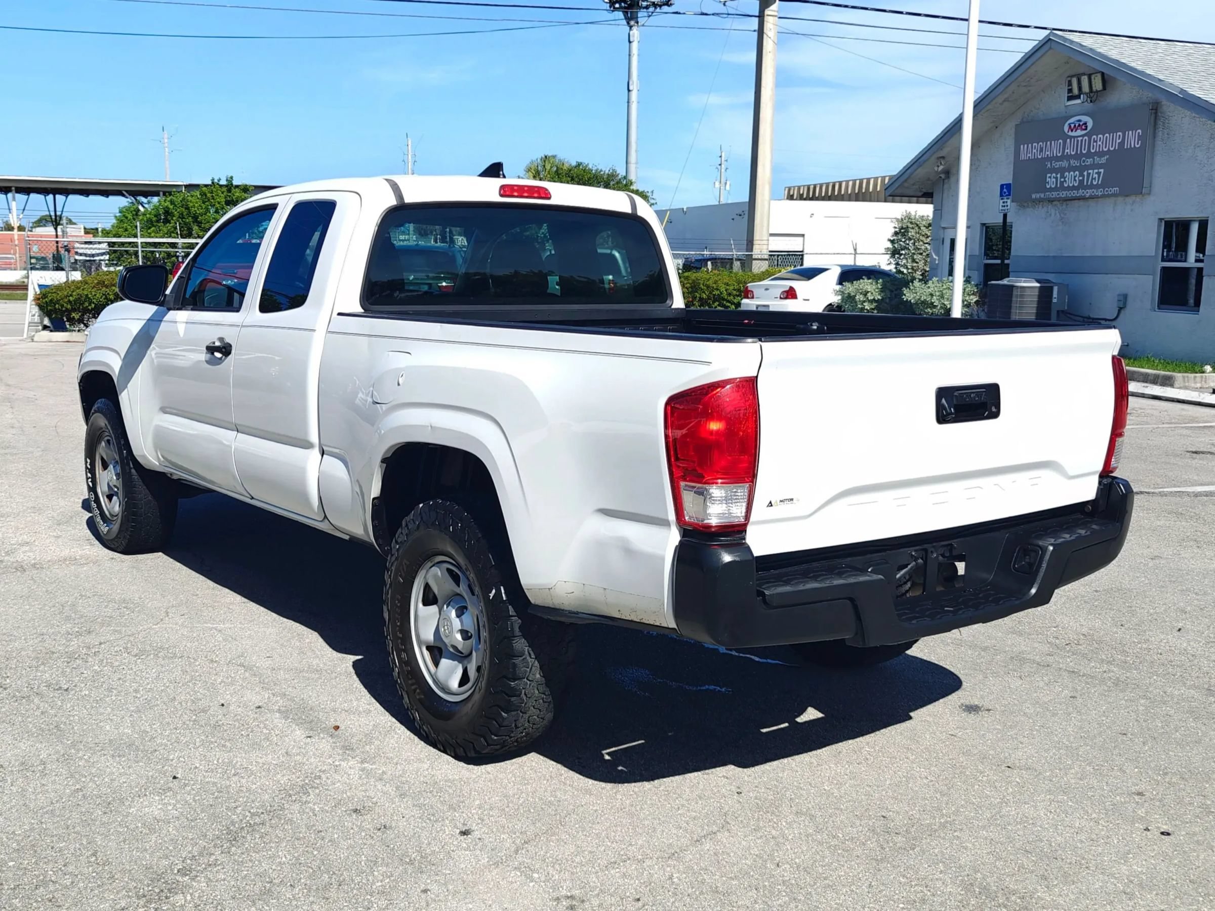 Used 2017 Toyota Tacoma SR RWD image 5