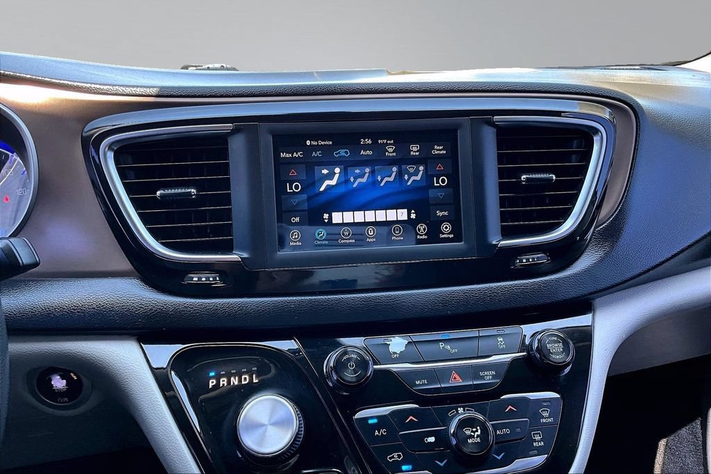 Used 2018 Chrysler Pacifica Touring Plus w/ Tire & Wheel Group FWD image 10