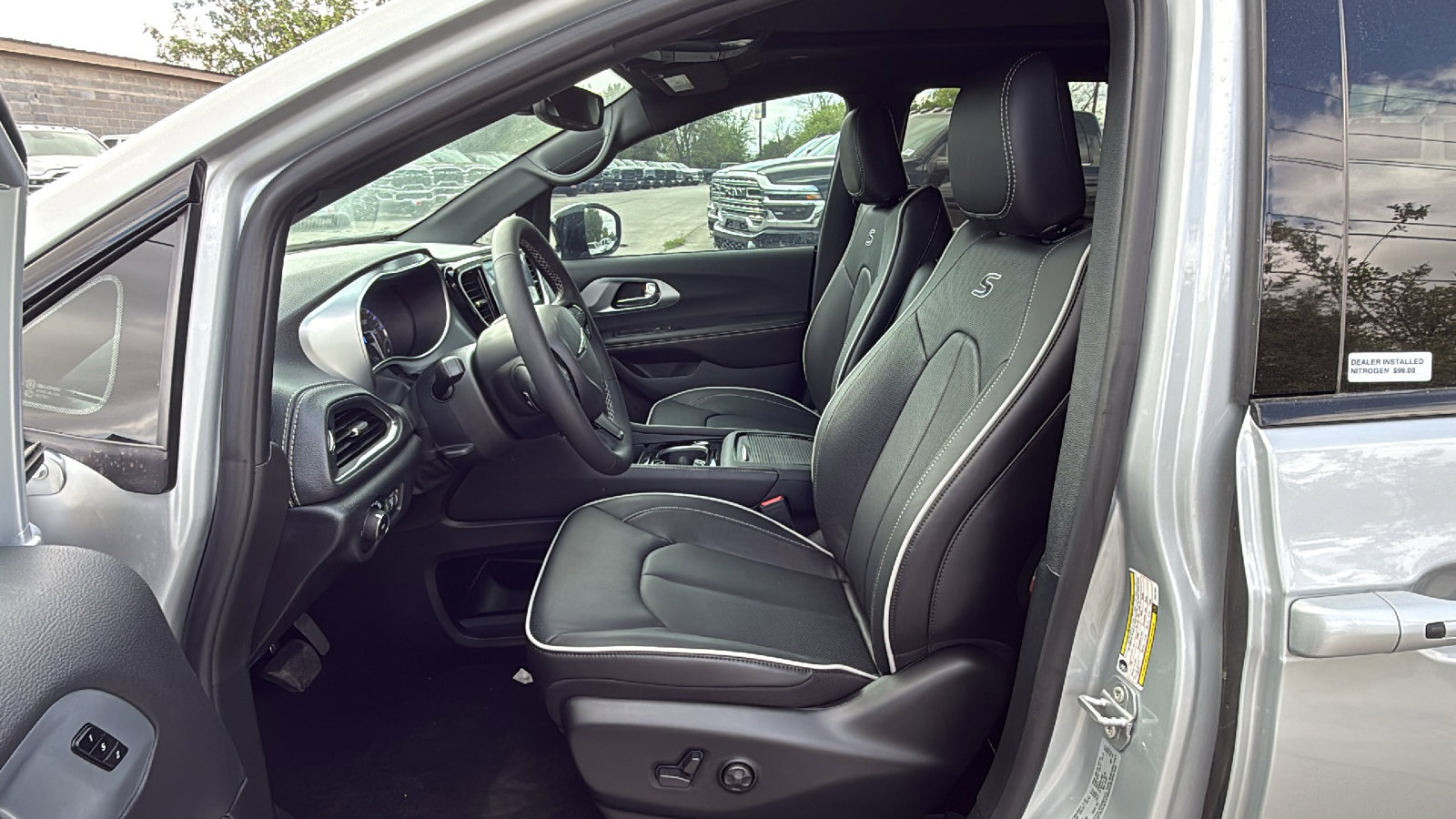 New 2026 Chrysler Pacifica Select FWD image 9