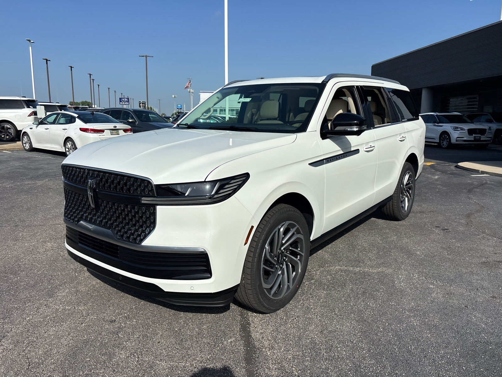 New 2027 Lincoln Navigator Reserve AWD/4WD image 3