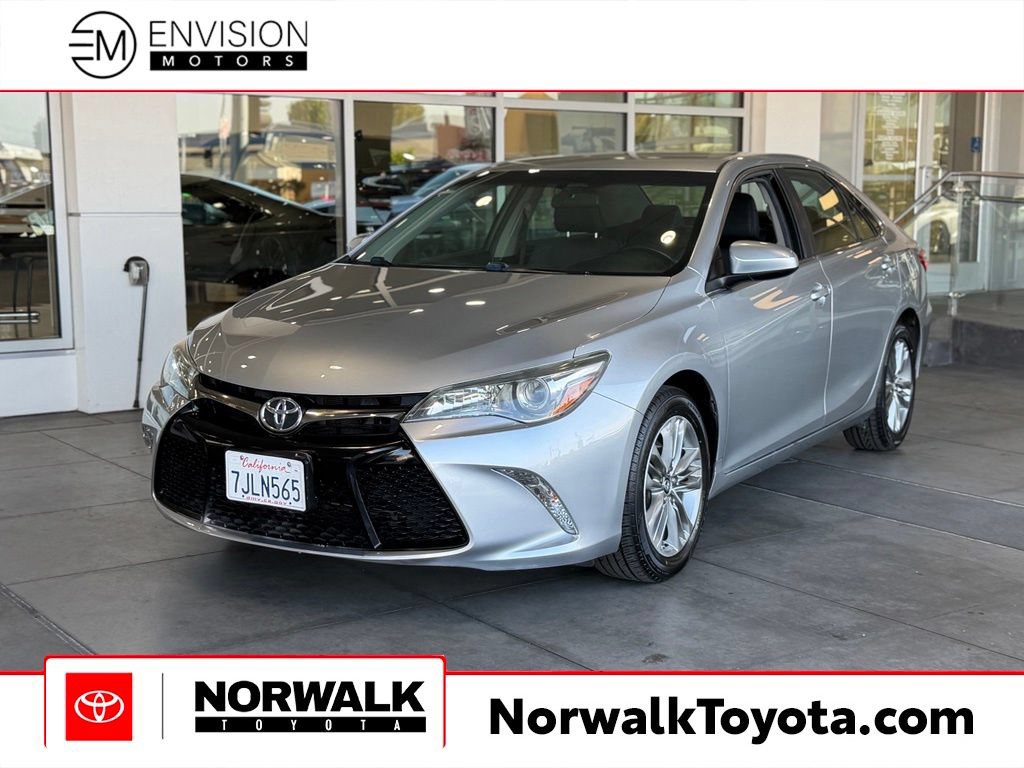 Used 2015 Toyota Camry SE FWD image 1