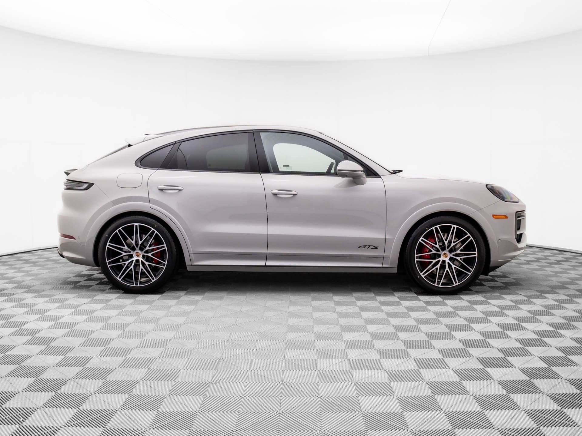 New 2026 Porsche Cayenne GTS image 7