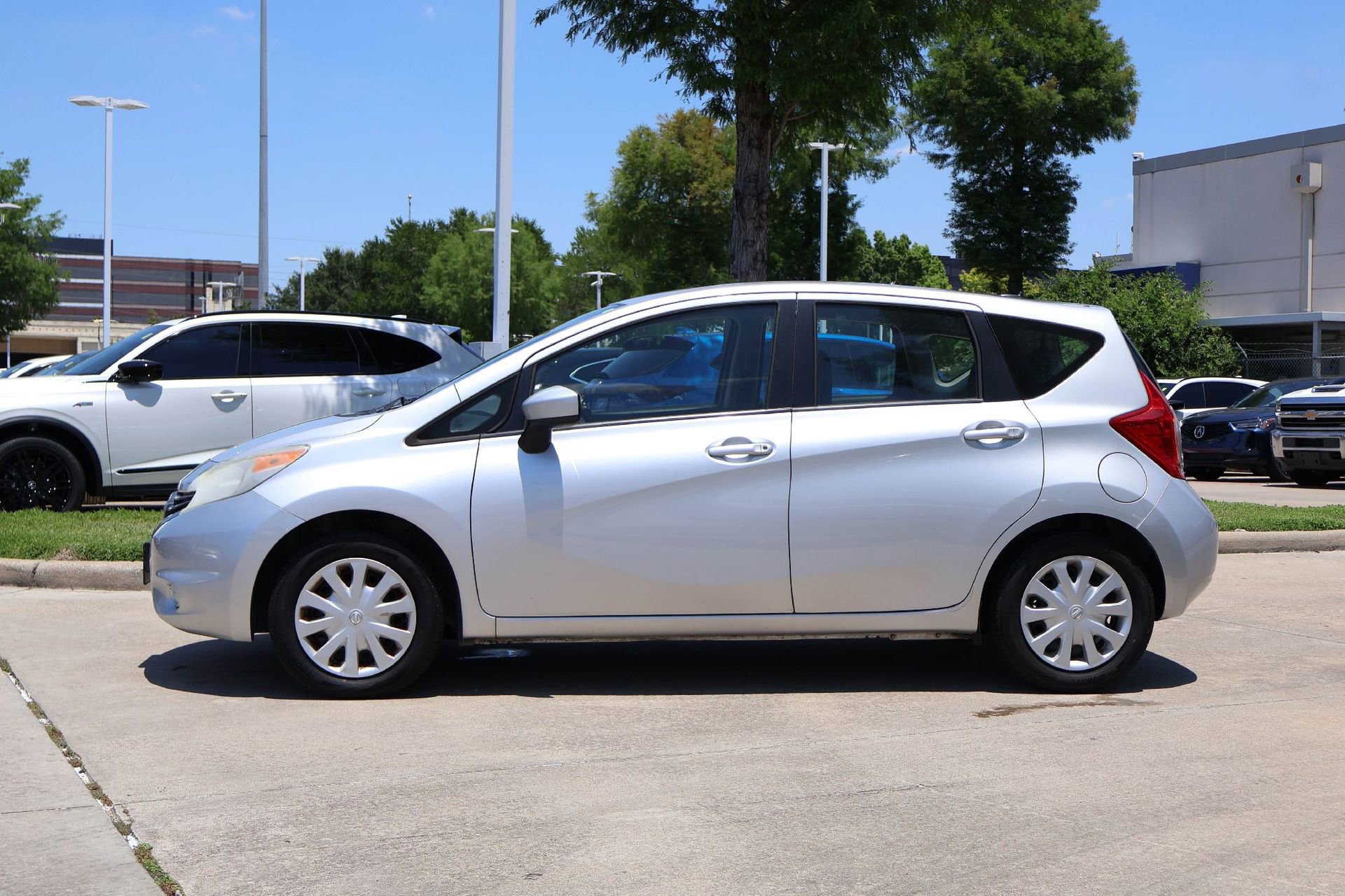 Used 2016 Nissan Versa Note SV FWD image 3