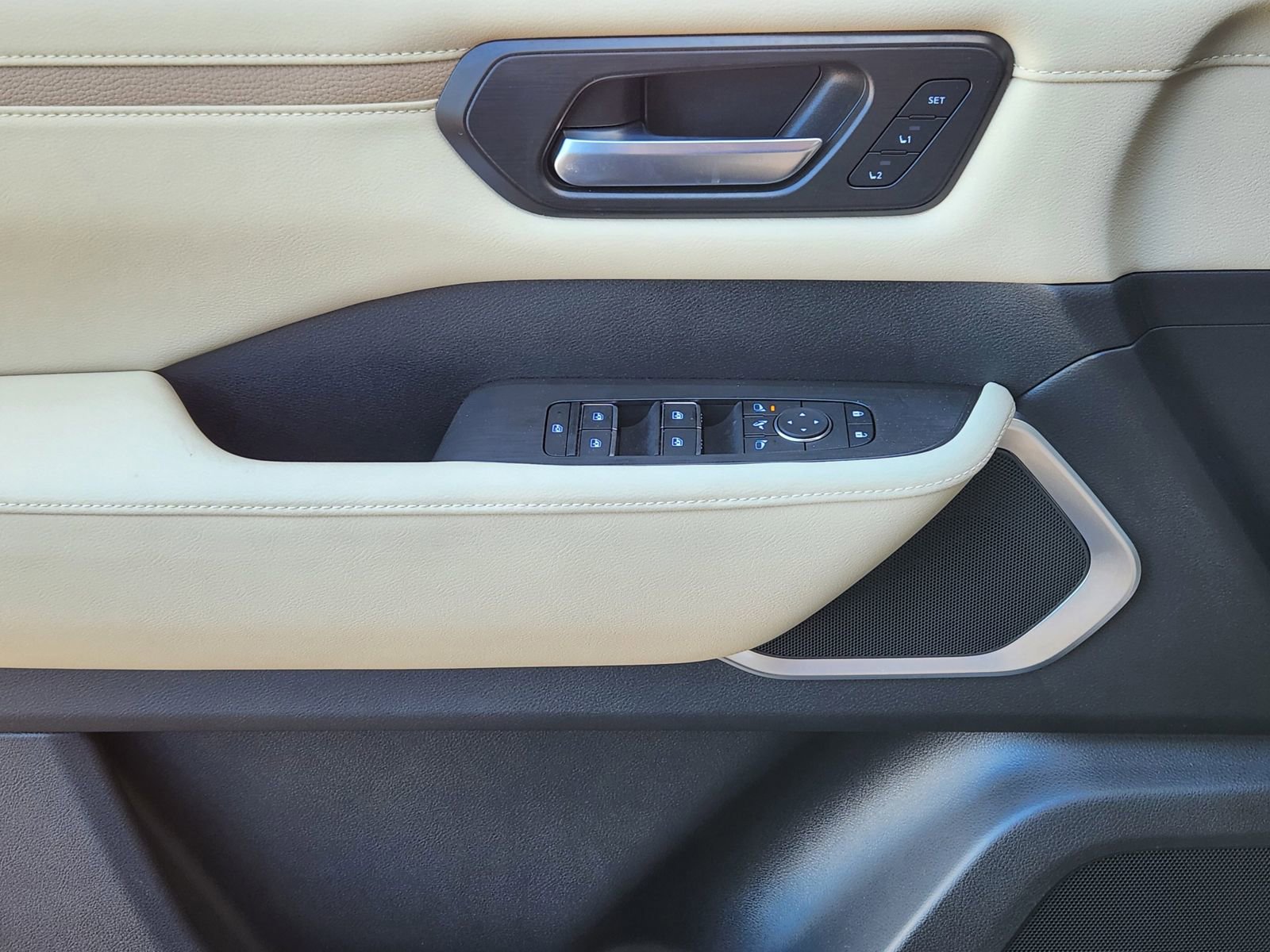 New 2025 Nissan Armada Platinum image 17