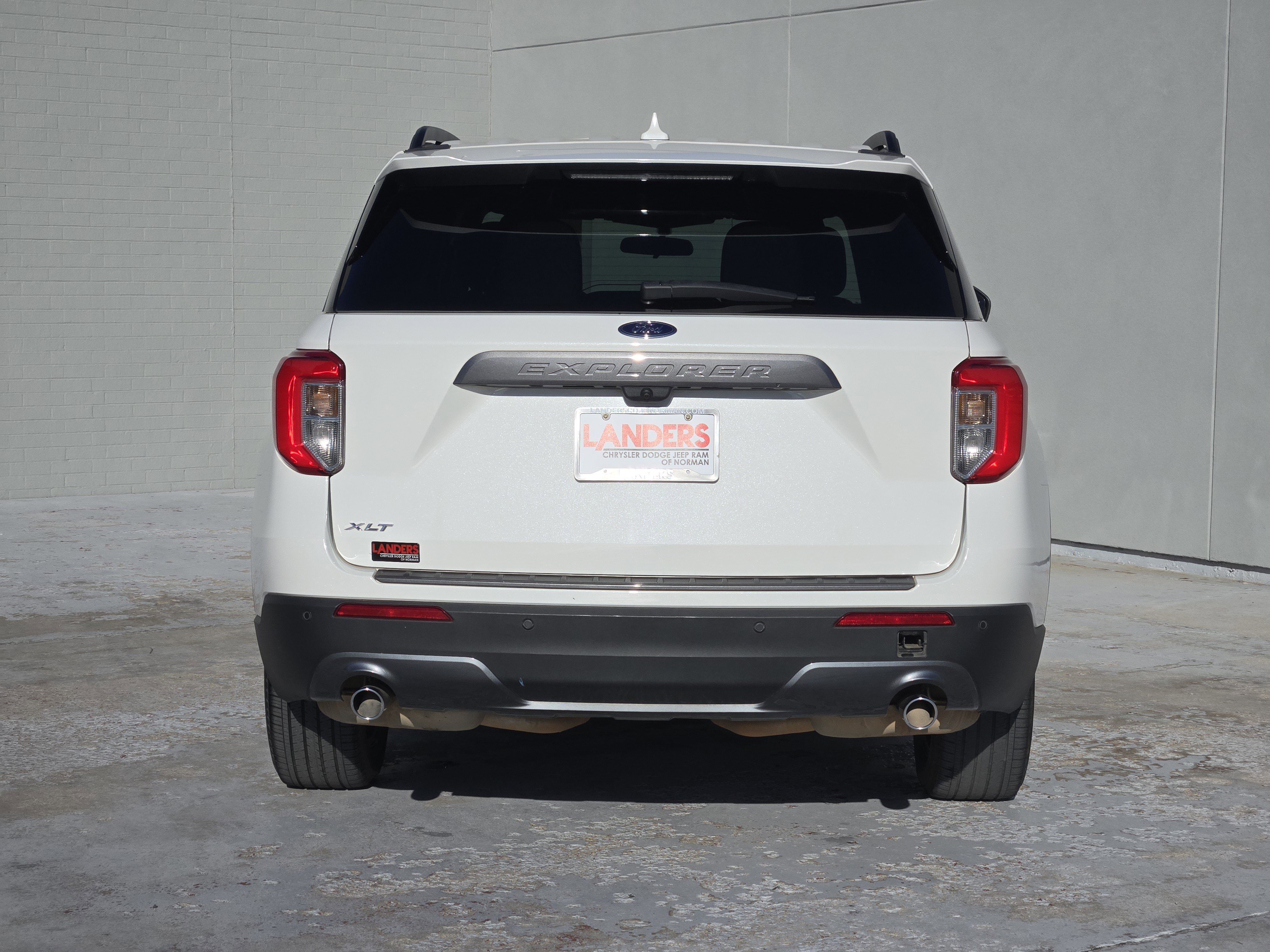 Used 2023 Ford Explorer XLT w/ Equipment Group 202A image 7