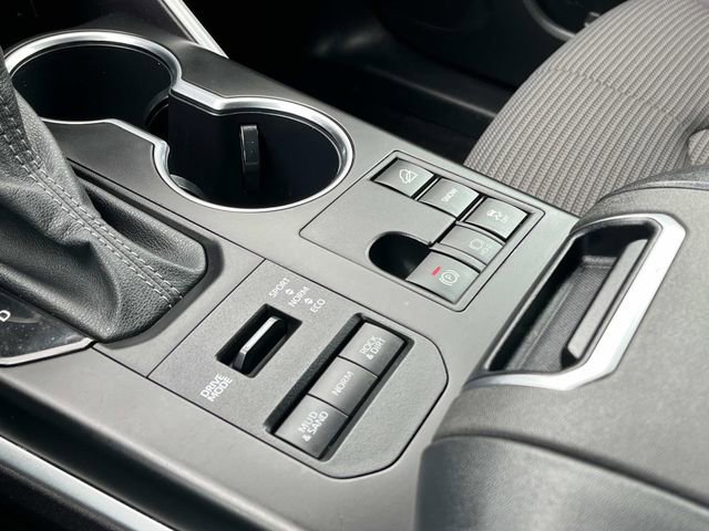 Used 2024 Toyota Highlander LE image 23