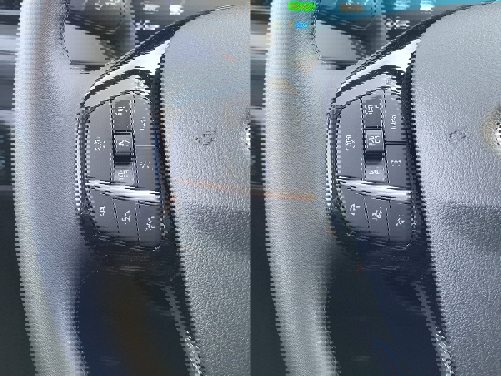 New 2024 Ford Escape SE w/ PHEV Premium Package image 25