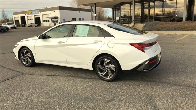 Used 2025 Hyundai Elantra SEL image 6
