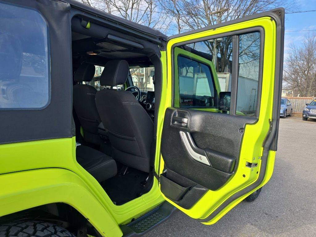 Used 2016 Jeep Wrangler Unlimited Sahara image 24