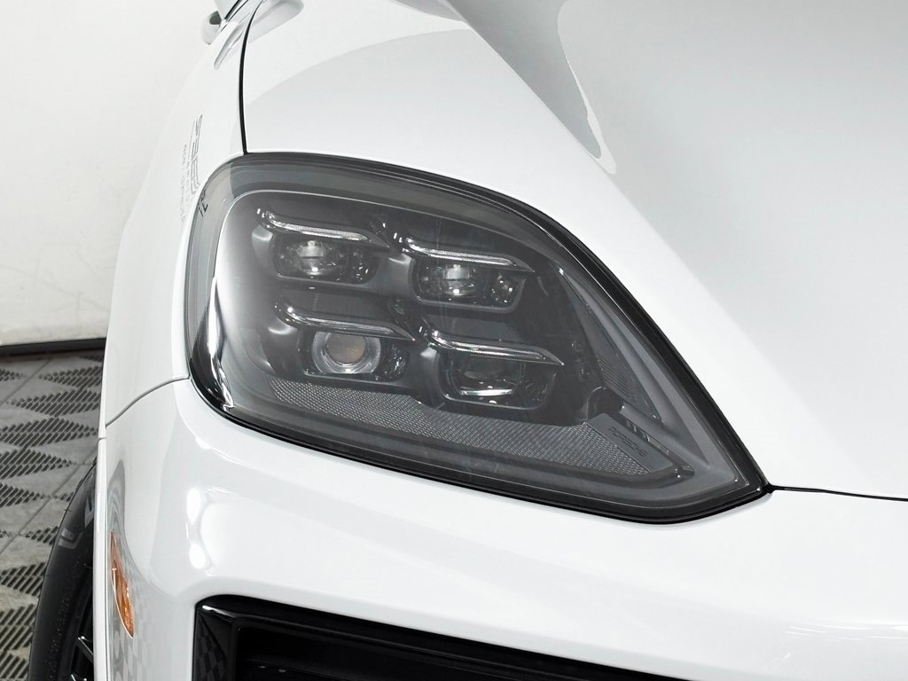 New 2026 Porsche Cayenne GTS image 11