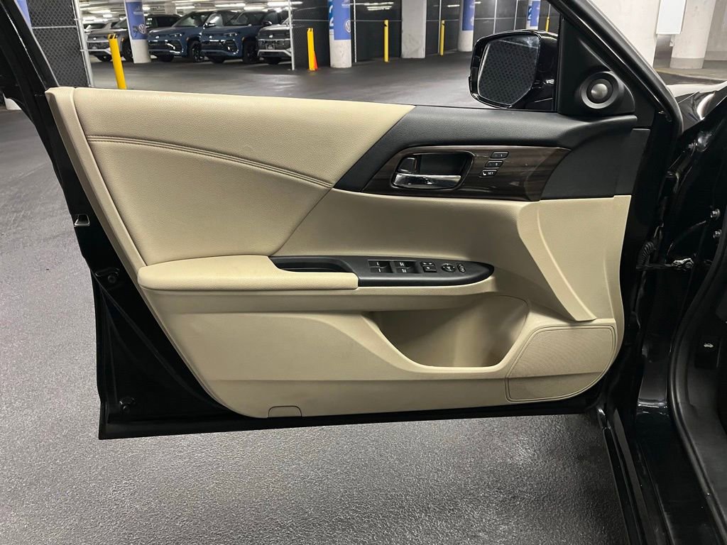 Used 2017 Honda Accord EX-L image 16