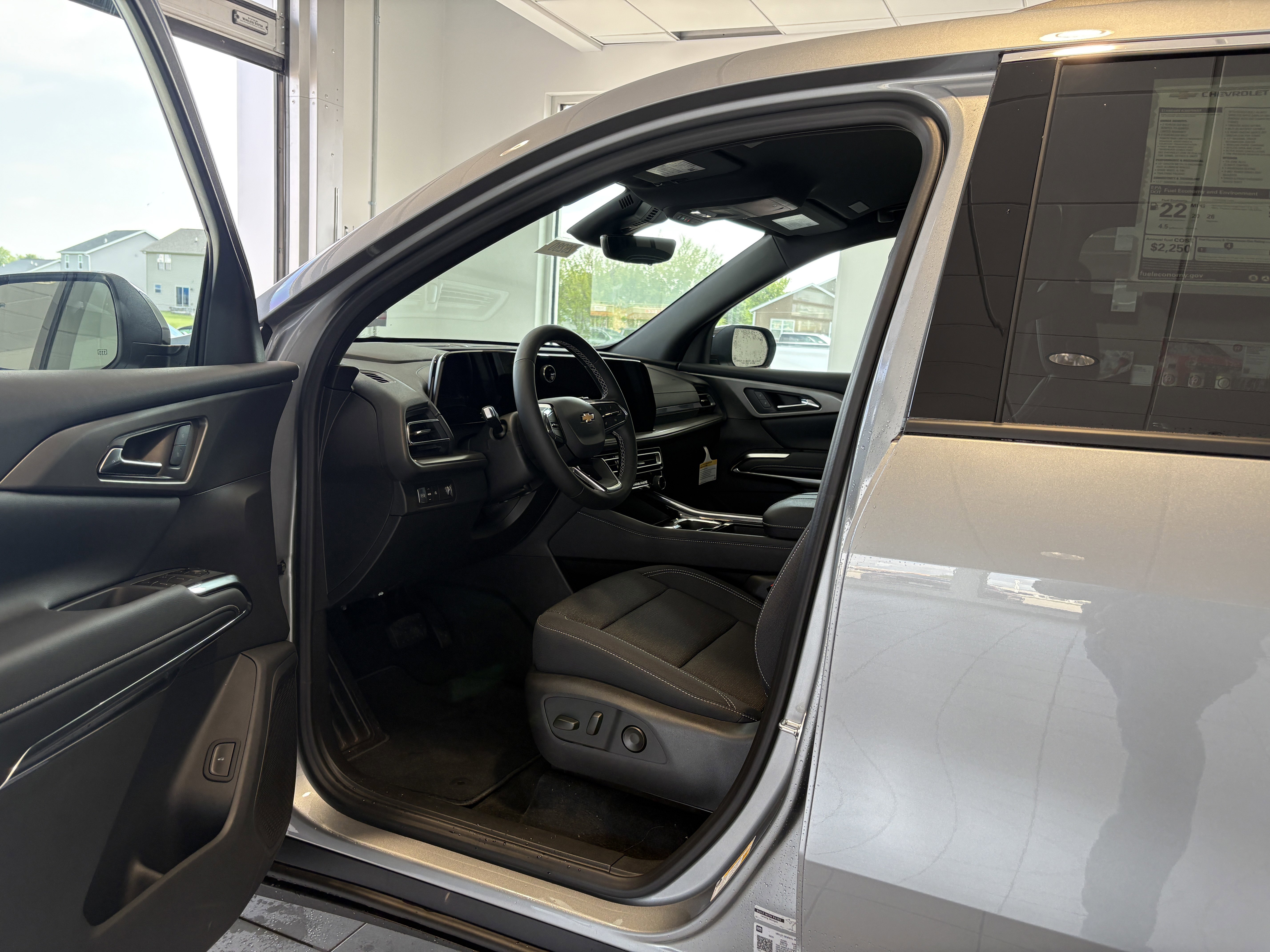 New 2026 Chevrolet Traverse LT w/ Driver Confidence Package FWD image 9