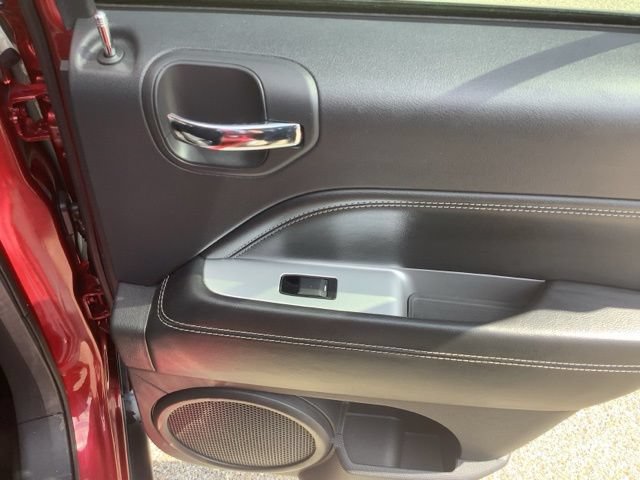 Used 2014 Jeep Compass Latitude FWD image 16