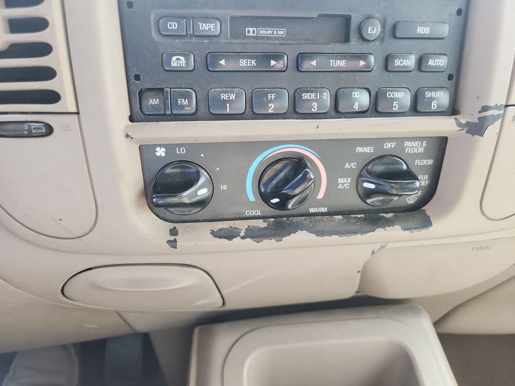Used 2000 Ford Expedition XLT RWD image 21