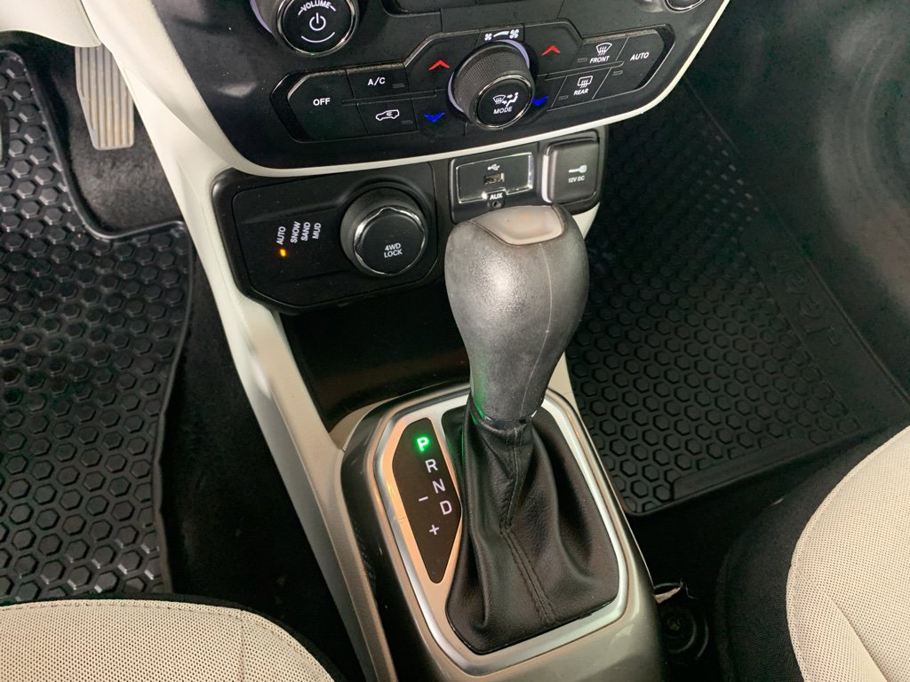 Used 2022 Jeep Renegade Latitude w/ Convenience Group AWD/4WD image 25
