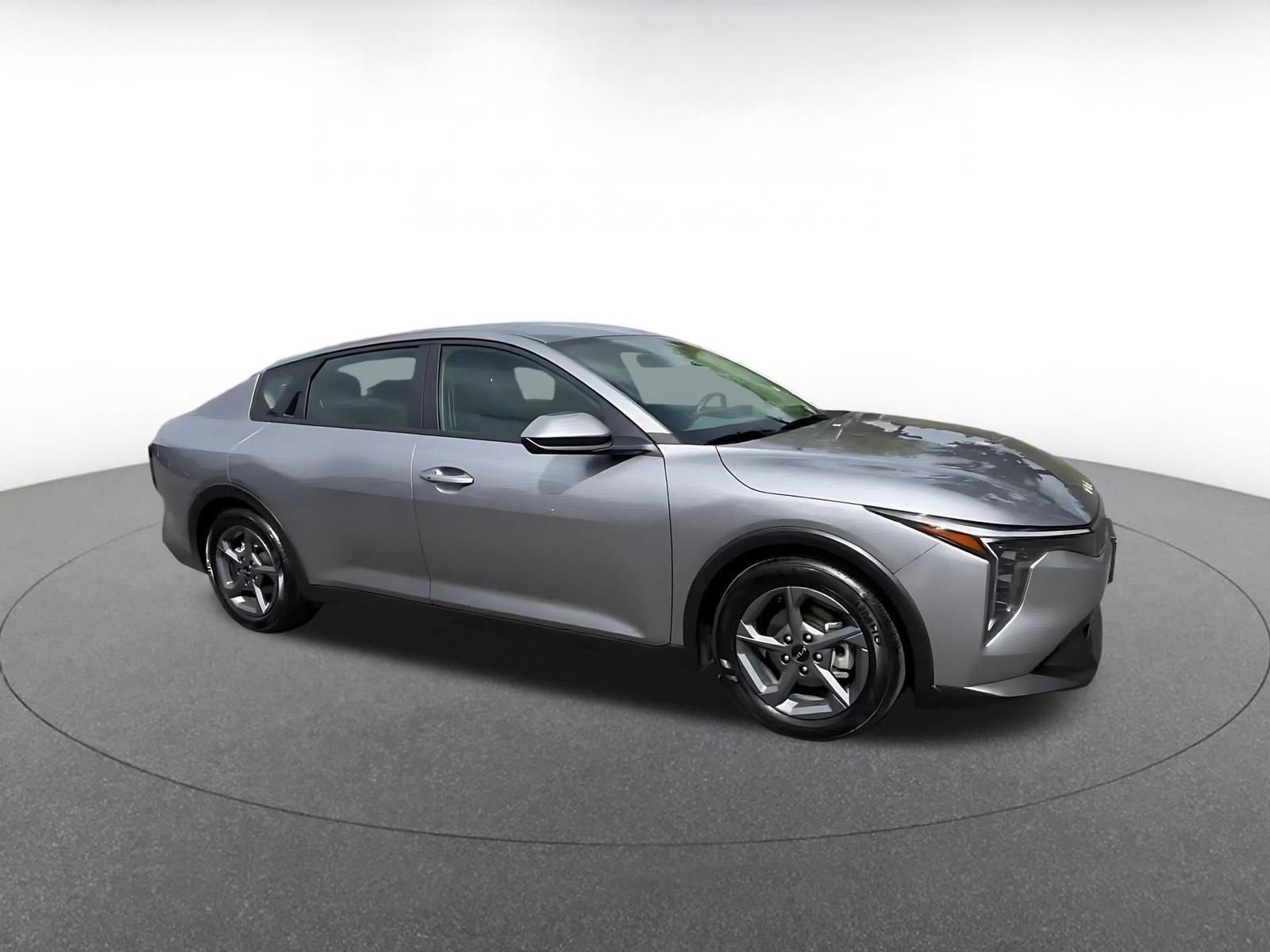Used 2025 Kia K4 FWD image 2