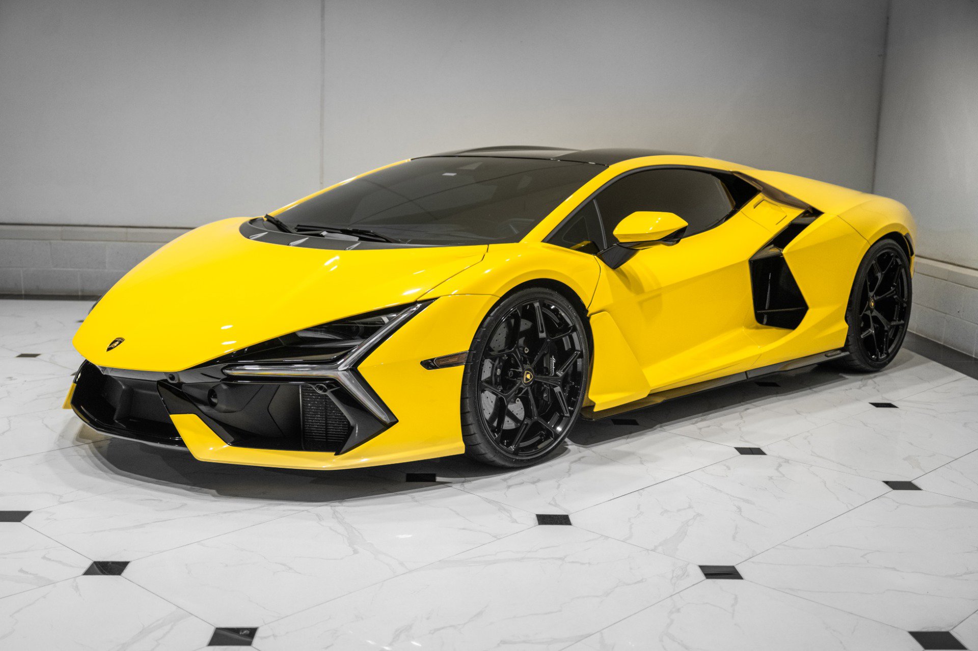 Used 2024 Lamborghini Revuelto image 5