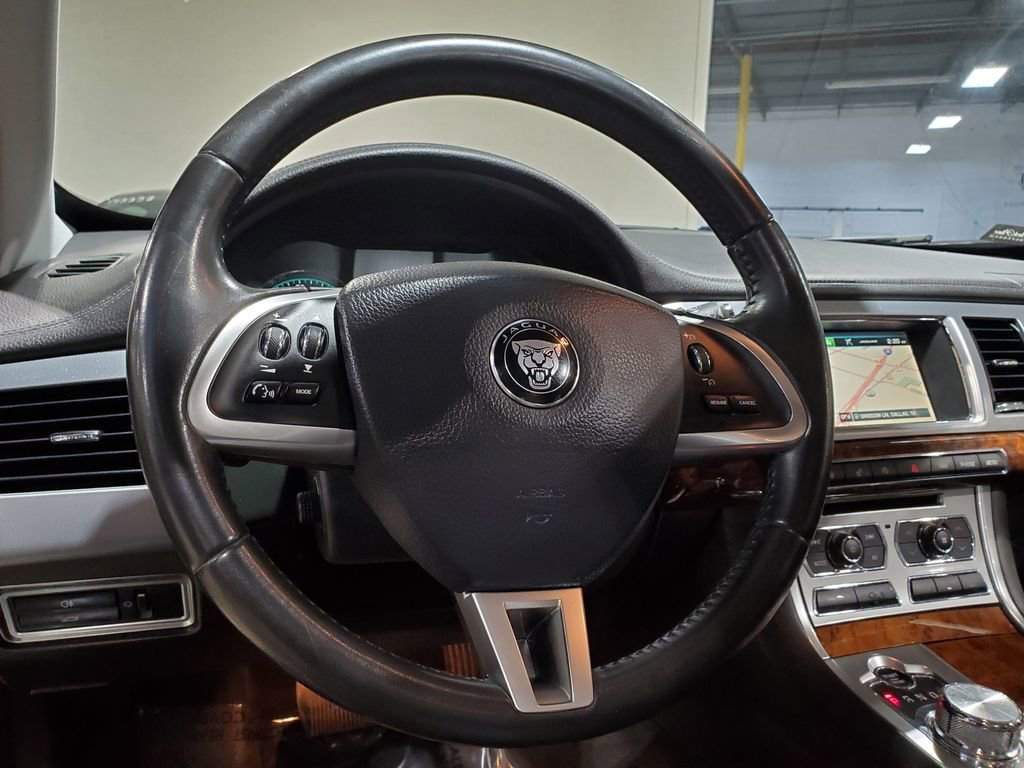 Used 2014 Jaguar XF 3.0 RWD image 28