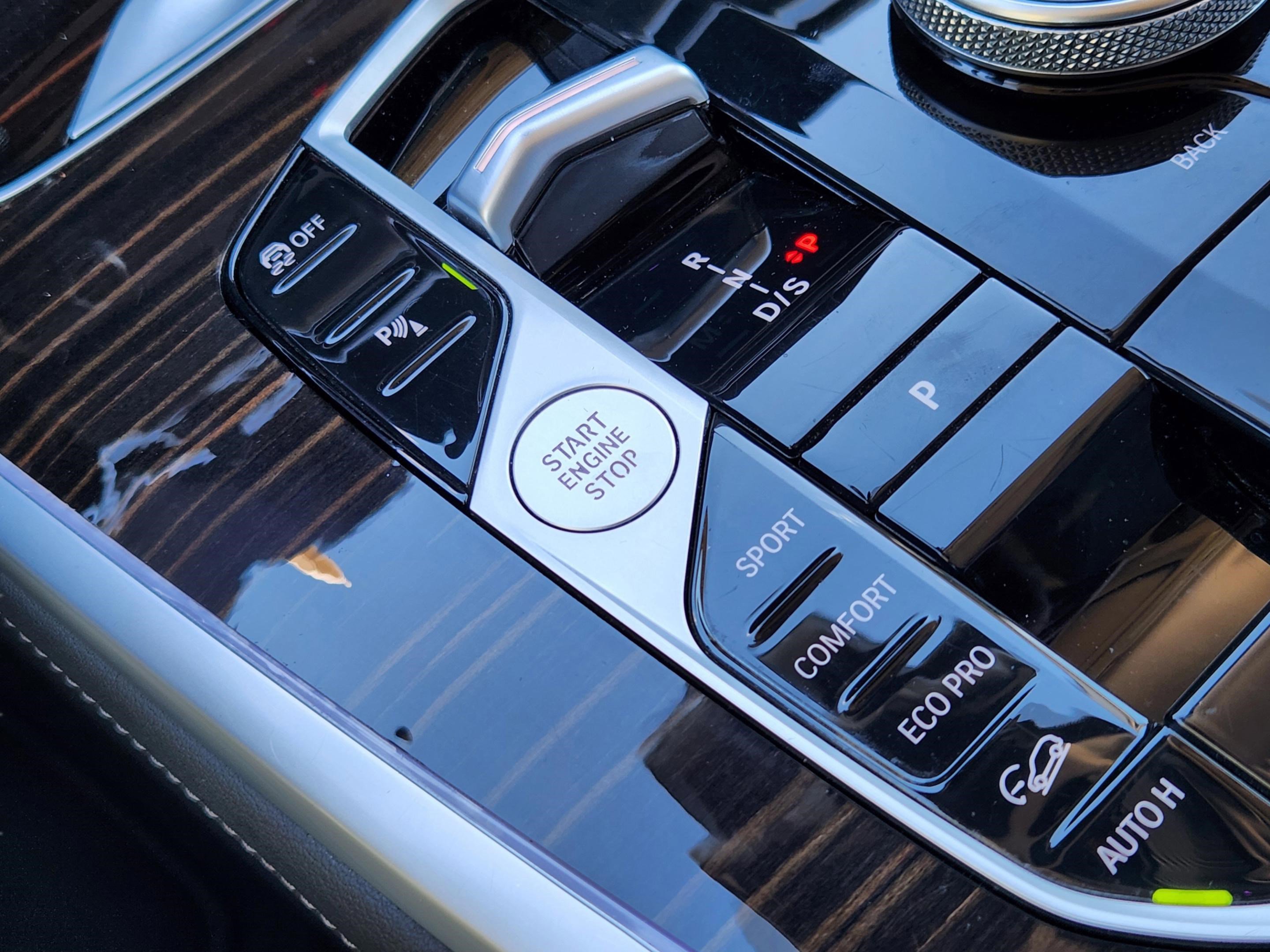 Used 2024 BMW X7 xDrive40i w/ Premium Package image 16