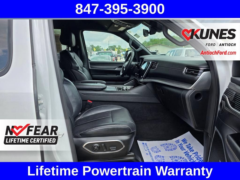 Used 2024 Jeep Wagoneer L Series II w/ Flexible Seating Group AWD/4WD image 38