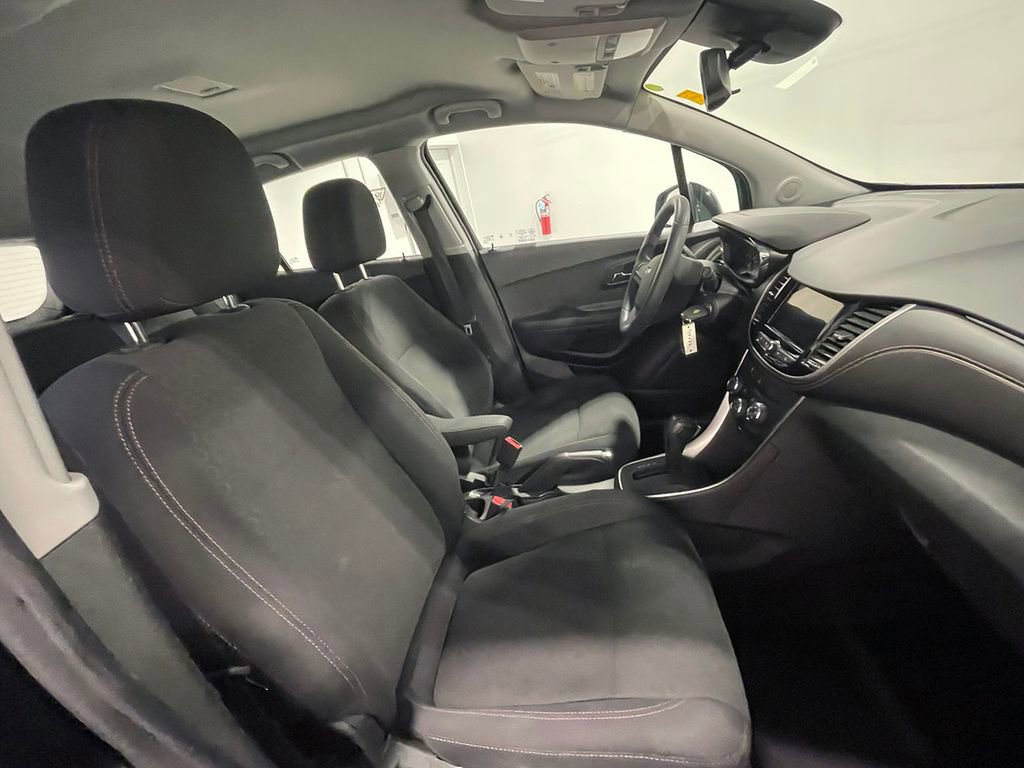 Used 2019 Chevrolet Trax LS image 25